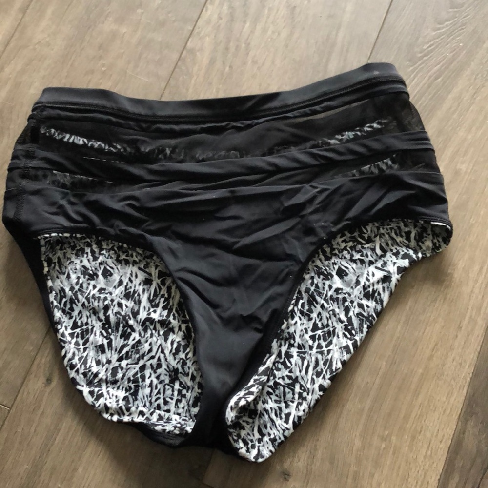 Lululemon reversible high waist swim bottom.